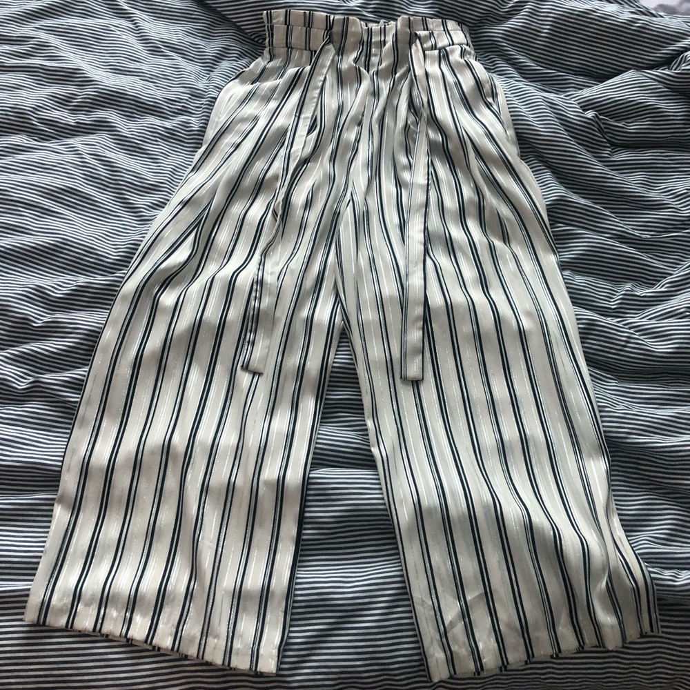 🌺2/$18 High-waisted pants w/ elastic waistband